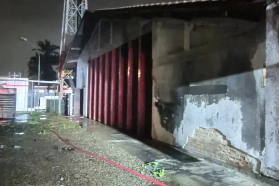 01-fachada-galpao-incendio Fachada de galpão abandonado após incêndio no bairro Pinheirinho, em Criciúma.