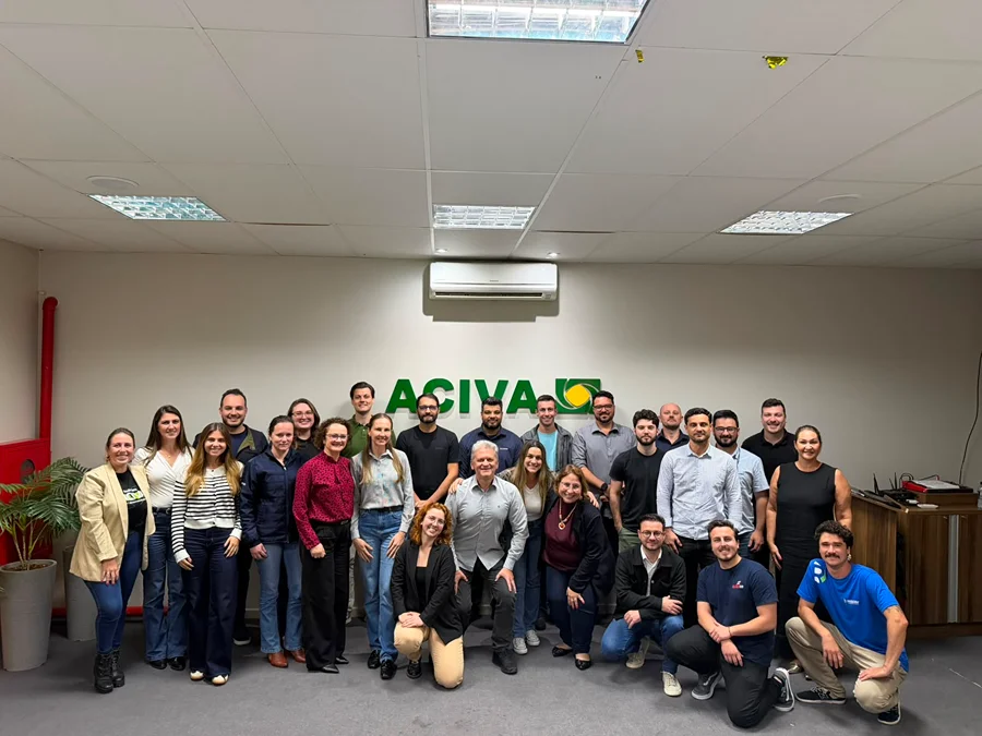 ACIVA encerra jornada estratégica com 60 horas em Araranguá Participantes da Jornada de Estratégia e Inteligência Empresarial da ACIVA durante capacitação em Araranguá.