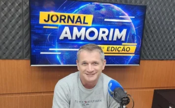 Agroalano apresenta produtos e avalia mercado do arroz Carlos Alano, da Agroalano Alimentos, durante entrevista sobre produtos e mercado do arroz na Rádio Amorim, em Sombrio