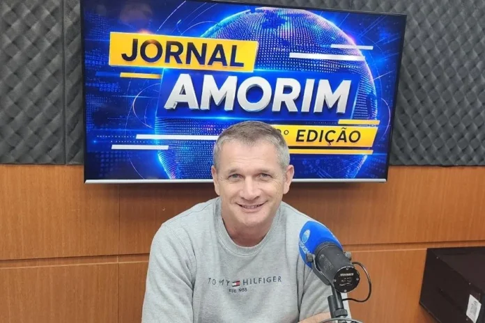 Agroalano apresenta produtos e avalia mercado do arroz Carlos Alano, da Agroalano Alimentos, durante entrevista sobre produtos e mercado do arroz na Rádio Amorim, em Sombrio