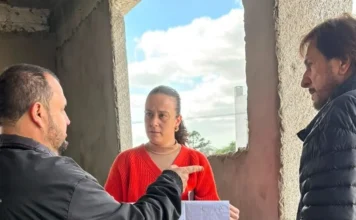 Araranguá avança em novo centro educacional especializado Prefeito Cesar Cesa e engenheira acompanham obra do novo Centro Municipal de Atendimento Educacional Especializado no antigo UCCA, em Araranguá.