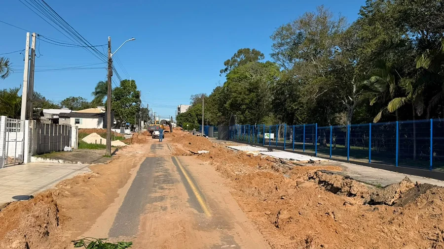 Araranguá investe R$ 635 mil em obra na Urussanguinha Obras de drenagem e recapeamento na Rua Albino Pereira de Souza, no bairro Urussanguinha, em Araranguá.