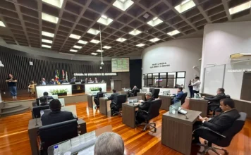Câmara de Araranguá aprova três novos anteprojetos Sessão plenária da Câmara de Vereadores de Araranguá durante votação de três novos anteprojetos no município.