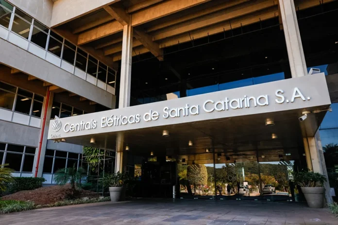 Celesc abre concurso com salários de até R$ 6,9 mil Sede da Celesc em Santa Catarina, empresa que abriu concurso público com salários de até R$ 6,9 mil em 2026.