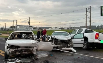 Colisão entre três veículos deixa homem ferido em Araranguá Acidente envolvendo Volkswagen Gol, Renault Megane e Chevrolet S10 na antiga BR-101, no bairro Mato Alto, em Araranguá.