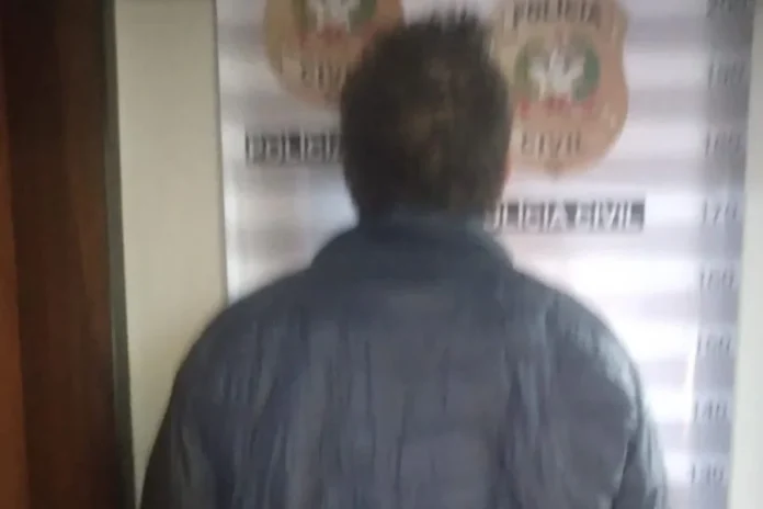 Condenado por tráfico é preso em Balneário Arroio do Silva Homem condenado por tráfico de drogas é preso em Balneário Arroio do Silva pela Polícia Civil de Santa Catarina.