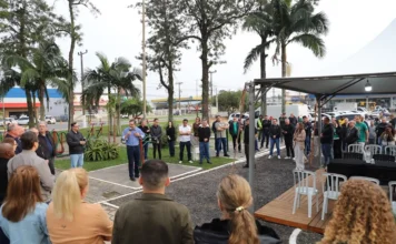 Criciúma leva ações municipais à região da Quarta Linha Encontro do Gabinete Itinerante reúne moradores, lideranças e representantes da Prefeitura de Criciúma na Praça Santos Salvador, na Quarta Linha.