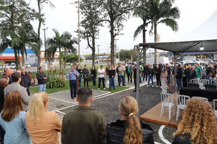 Criciúma leva ações municipais à região da Quarta Linha Encontro do Gabinete Itinerante reúne moradores, lideranças e representantes da Prefeitura de Criciúma na Praça Santos Salvador, na Quarta Linha.