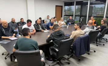 Criciúma mantém equipes de prontidão para chuvas intensas Reunião da Prefeitura de Criciúma reúne equipes municipais para alinhar ações de prevenção e monitoramento diante da previsão de chuvas intensas.