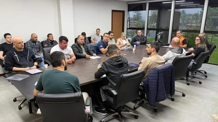 Criciúma mantém equipes de prontidão para chuvas intensas Reunião da Prefeitura de Criciúma reúne equipes municipais para alinhar ações de prevenção e monitoramento diante da previsão de chuvas intensas.