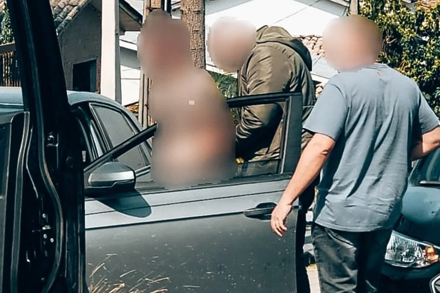 Polícia Civil prende médico de 34 anos em Criciúma investigado por descumprimento de medida protetiva e ameaças contra ex-companheira.