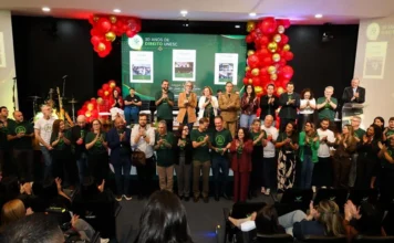 Direito da Unesc celebra 30 anos e avança para Araranguá Comunidade acadêmica da Unesc reunida durante a celebração dos 30 anos do curso de Direito, em Criciúma.