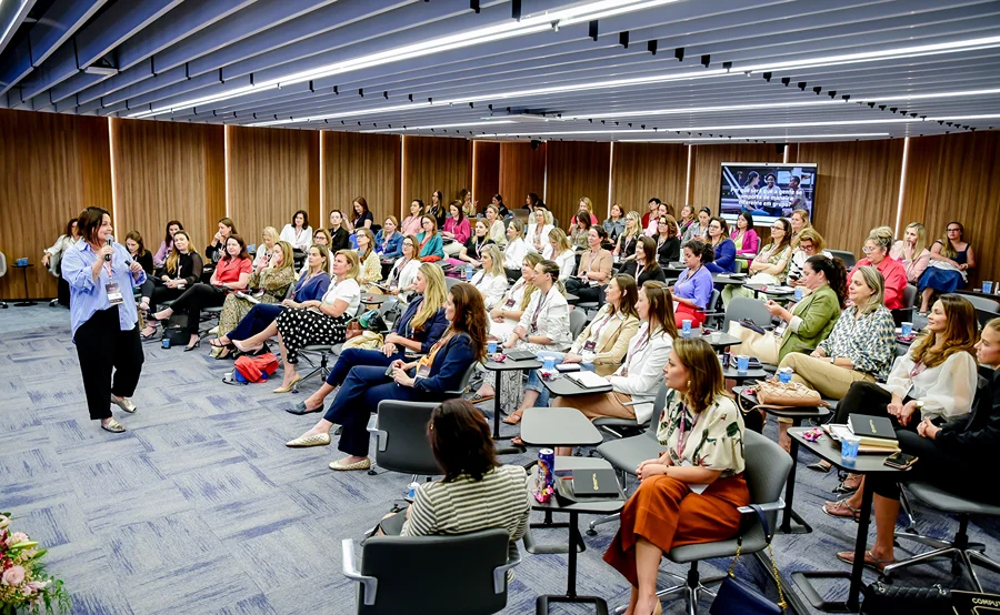 Evento da FIESC debate liderança feminina na indústria Mulheres participam de encontro sobre liderança feminina na Academia FIESC de Negócios, em Florianópolis