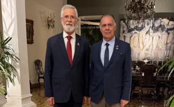 FIESC apresenta portos de SC em missão ao Paraguai Presidente da FIESC, Gilberto Seleme, e embaixador José Antônio Marcondes de Carvalho durante encontro da comitiva de Santa Catarina em Assunção, no Paraguai.