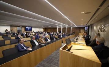 FIESC reúne lideranças por competitividade da indústria Reunião da FIESC em Florianópolis reúne presidentes de Conselhos Temáticos e vice-presidentes regionais para debater prioridades e competitividade da indústria catarinense.