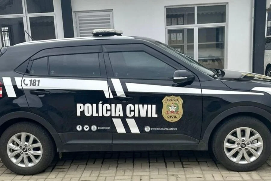 Viatura da Polícia Civil de Santa Catarina usada como imagem ilustrativa em notícia sobre prisão por tentativa de feminicídio investigada em Maracajá.
