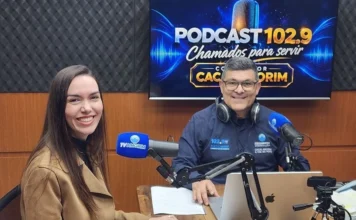 Igreja Verdade promove Conferência Frutificar em Araranguá Pastora Mariane Goerck Valiati durante entrevista sobre a Conferência Frutificar no podcast Chamados para Servir, da Rádio 102.9 FM.