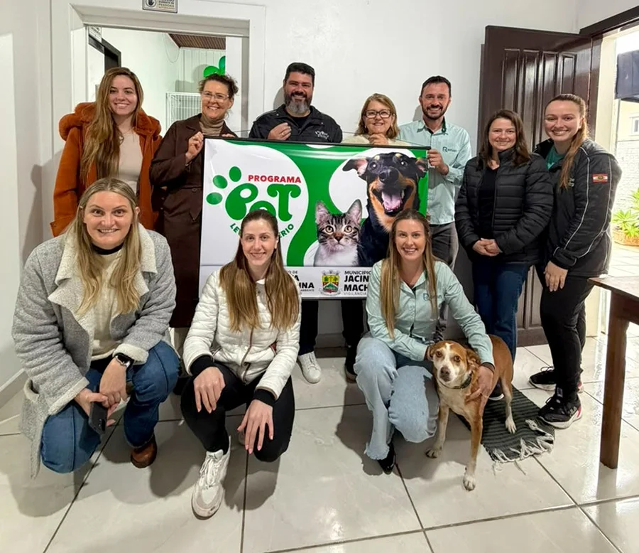 Equipe da Prefeitura de Jacinto Machado e da Renan Agroveterinária apresenta o programa Pet Levado a Sério, que prevê a castração de 230 cães e gatos em 2026.