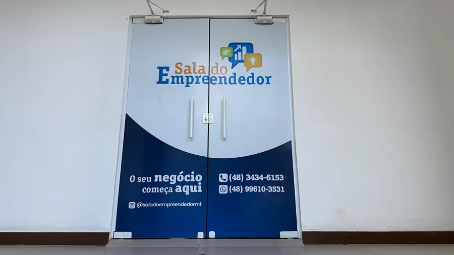 Entrada da Sala do Empreendedor de Morro da Fumaça, local onde moradores podem realizar inscrições para cursos gratuitos do Programa Construindo Futuros.