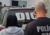 Mulher condenada por tráfico é presa em Garopaba Mulher condenada por tráfico de drogas é conduzida pela Polícia Civil após ser presa em Garopaba, Santa Catarina.