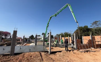 Nova Câmara de Morro da Fumaça recebe contrapiso e paredes Obras da nova sede da Câmara de Vereadores de Morro da Fumaça avançam com concretagem, alvenaria e estrutura dos ambientes.