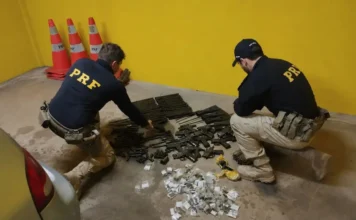 Dois homens são presos com peças de fuzis em Torres