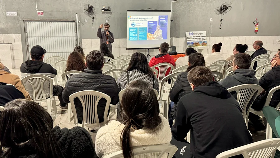 Pescadores artesanais participam de reunião sobre o Pronaf Azul e acesso a crédito rural em Balneário Rincão.