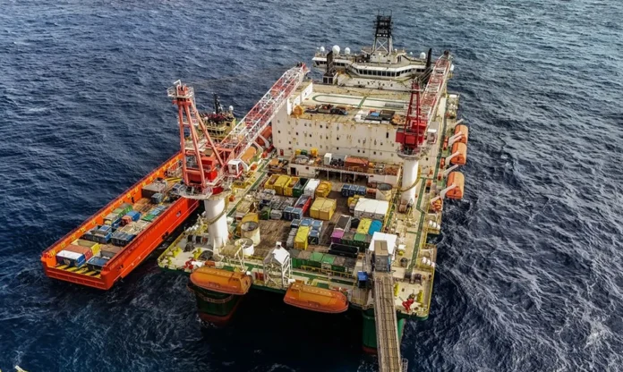 Petrobras confirma nova descoberta de gás na Colômbia Plataforma de exploração de petróleo e gás da Petrobras em águas profundas, relacionada à descoberta no poço Sandia-1, na Colômbia.