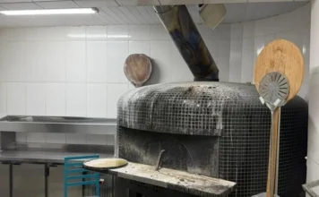 Princípio de incêndio atinge chaminé em restaurante de Araranguá Chaminé de fogão a lenha em restaurante de Araranguá onde ocorreu princípio de incêndio no bairro Urussanguinha.