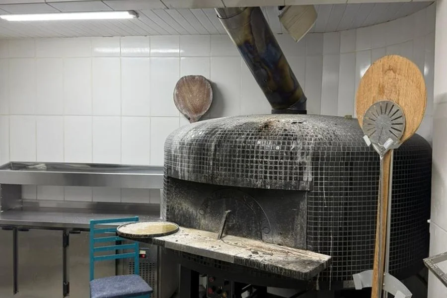 Princípio de incêndio atinge chaminé em restaurante de Araranguá Chaminé de fogão a lenha em restaurante de Araranguá onde ocorreu princípio de incêndio no bairro Urussanguinha.