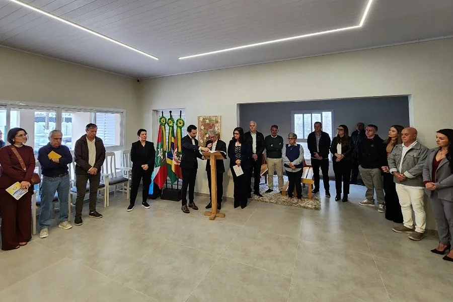 Solenidade de reinauguração do Lar Beneficente do Idoso São José reúne autoridades e representantes da comunidade em Sombrio.
