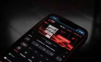 SUS oferecerá 100 mil teleatendimentos sobre apostas Celular exibe plataforma de apostas online; SUS amplia teleatendimentos em saúde mental para pessoas afetadas pelo jogo.