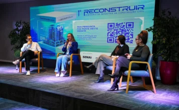 Seminário em Criciúma aponta caminhos para construção Painel do seminário ReConstruir em Criciúma debate inovação, BIM, inteligência artificial e desafios da construção civil.