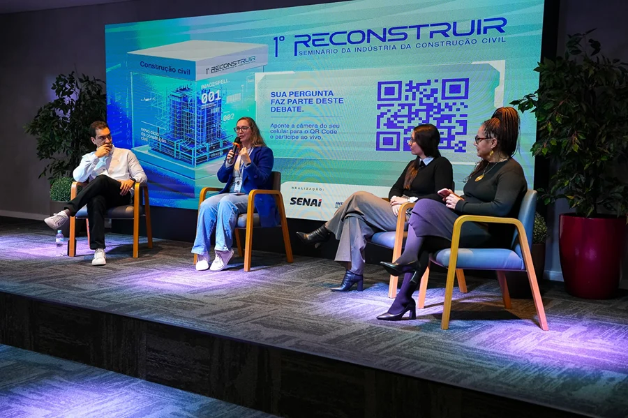 Seminário em Criciúma aponta caminhos para construção Painel do seminário ReConstruir em Criciúma debate inovação, BIM, inteligência artificial e desafios da construção civil.