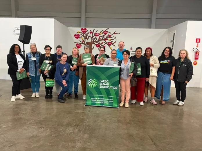 Senar capacita Clubes de Mães em Balneário Arroio do Silva Integrantes dos Clubes de Mães de Balneário Arroio do Silva participam de curso de fluxo de caixa promovido pelo Senar.