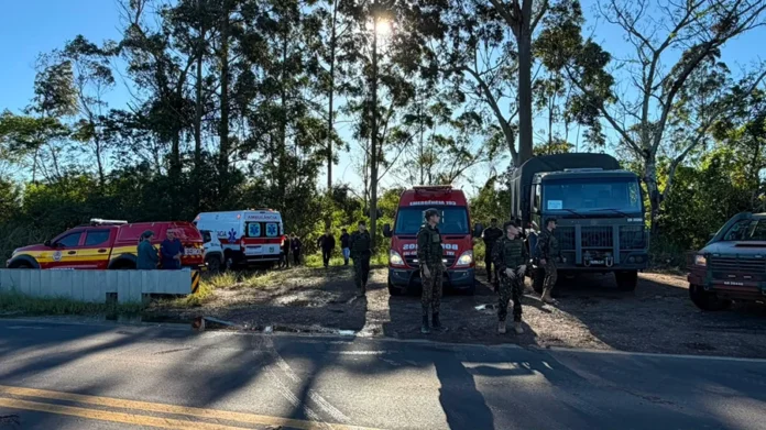 Simulado em Araranguá testa resposta a eventos extremos Equipes da Defesa Civil, Bombeiros, SAMU e Exército participam de simulado de emergência no bairro Barranca, em Araranguá.