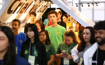 Unesc Challenge 2026 estreia novo formato neste sábado Estudantes da Unesc participam de atividade de integração durante o Unesc Challenge, desafio universitário de inovação em Criciúma.