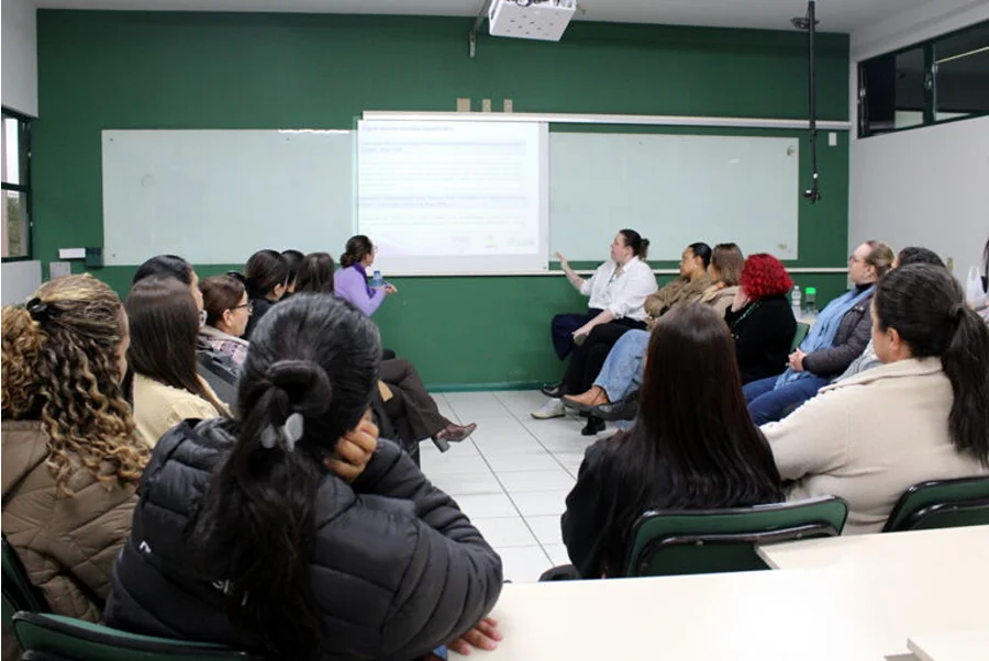 Unesc amplia acolhimento a mulheres no Agosto Lilás Participantes acompanham encontro sobre violência doméstica durante ações do Agosto Lilás na Unesc, em Criciúma.