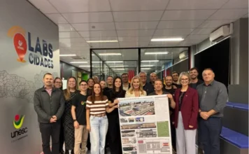 Unesc apresenta projeto para reestruturar o Colegião Equipe da Unesc apresenta projeto de reestruturação da EEB Sebastião Toledo dos Santos, o Colegião, em Criciúma, no Lab Cidades.