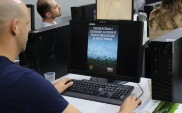 Unesc capacita engenheiros para enfrentar chuvas extremas Engenheiro participa de curso de macrodrenagem da Unesc sobre chuvas intensas e projetos de drenagem para Santa Catarina.