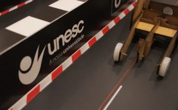 Unesc desafia alunos a criar minicarros movidos a gás Minicarro desenvolvido para a competição Ciência da Velocidade em pista da Unesc, projeto que desafia estudantes do Ensino Médio de Criciúma e Araranguá.