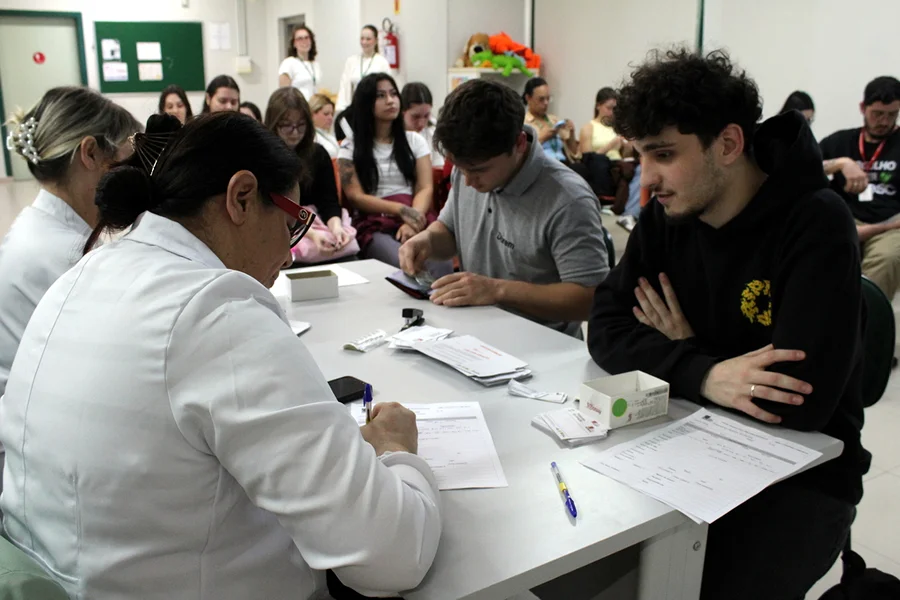 Unesc e Hemosc arrecadam 52 bolsas em coleta de sangue Doadores são atendidos durante ação de coleta de sangue da Unesc em parceria com o Hemosc, realizada nas Clínicas Integradas da Universidade.