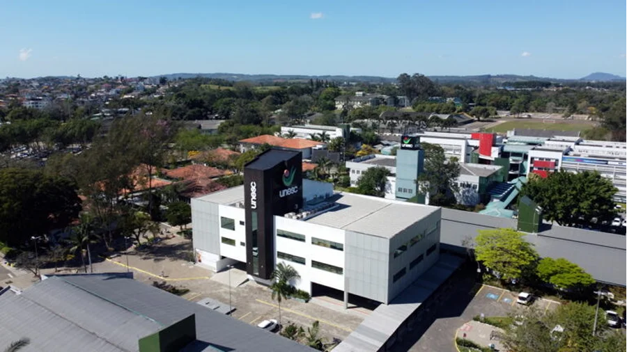 Unesc leva três projetos a prêmio nacional em Criciúma Vista aérea do campus da Unesc, em Criciúma, universidade com três projetos concorrendo ao Prêmio Impactos Positivos Vitrine 2026.