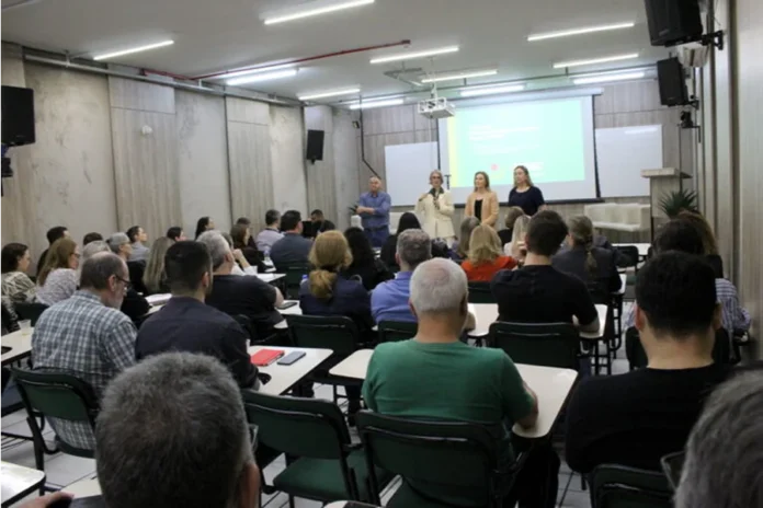 Unesc reforça prevenção diante dos possíveis impactos do El Niño Coordenadores de cursos e gestores da Unesc participam de reunião sobre ações preventivas para possíveis impactos do El Niño.