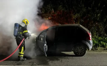 Incêndio atinge carro no Anel de Contorno em Criciúma