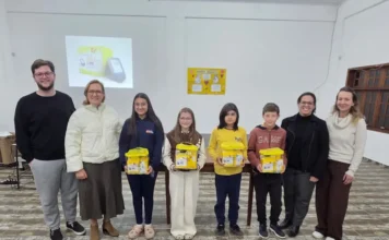 Urussanga entrega sensores de glicose a jovens