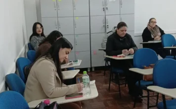 Araranguá forma professores para reforçar alfabetização Professores dos anos iniciais participam de formação continuada sobre currículo, BNCC e alfabetização em Araranguá.