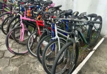 PM de Araranguá doa 28 bicicletas à entidade de Criciúma Bicicletas apreendidas pelo 19º BPM de Araranguá destinadas à Associação Vida Ativa São José, em Criciúma
