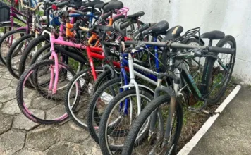 PM de Araranguá doa 28 bicicletas à entidade de Criciúma Bicicletas apreendidas pelo 19º BPM de Araranguá destinadas à Associação Vida Ativa São José, em Criciúma
