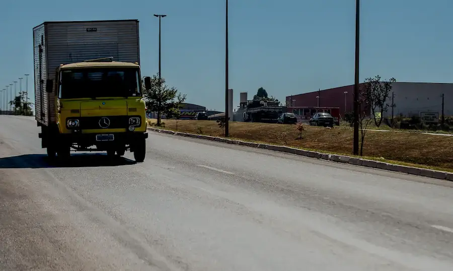 caminhoes_transporte_de_cargas0106219037 (1)